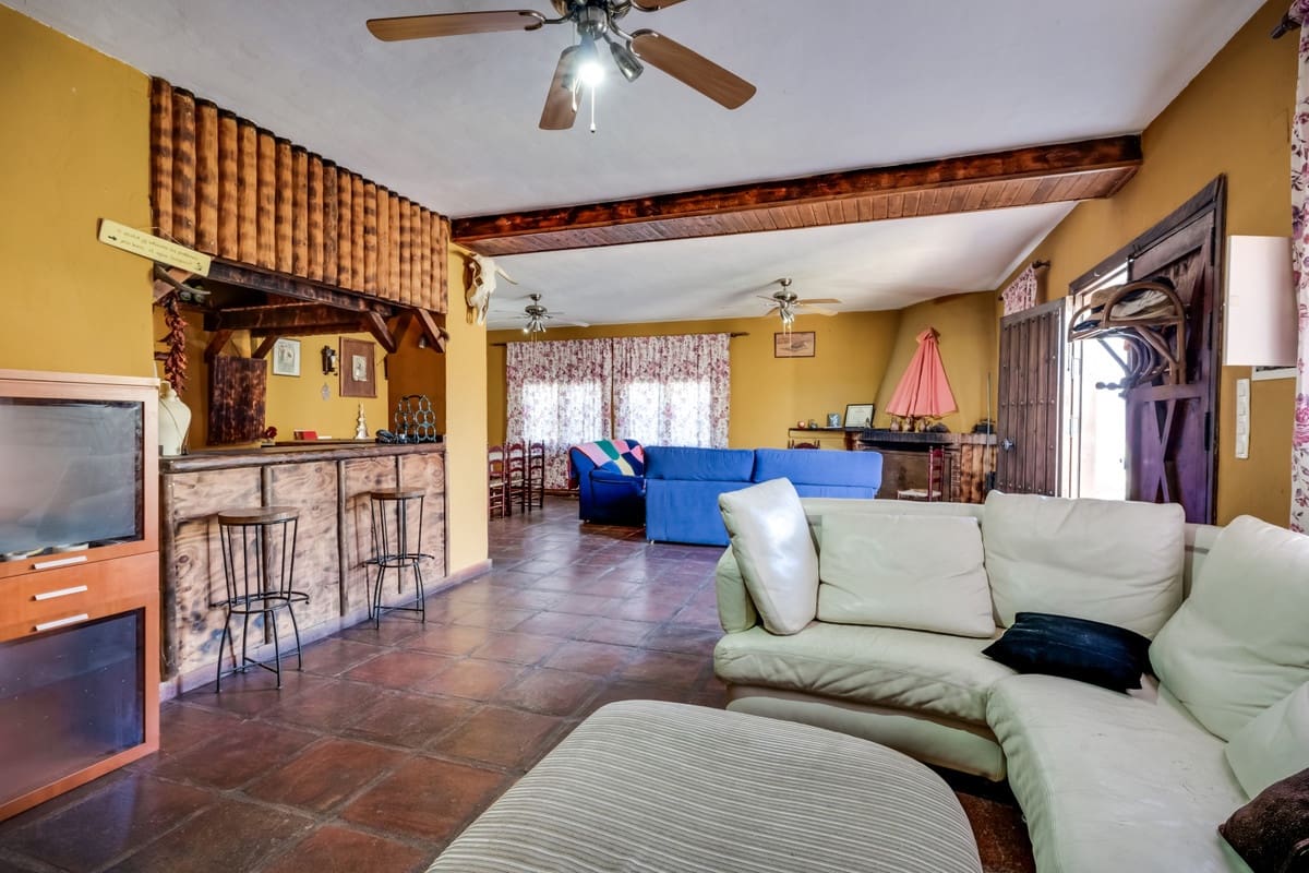 8 bedroom Finca/Country House for sale in Monda - € 429,990 (Ref: 9380642)