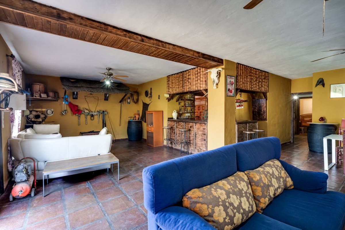 8 bedroom Finca/Country House for sale in Monda - € 429,990 (Ref: 9380642)