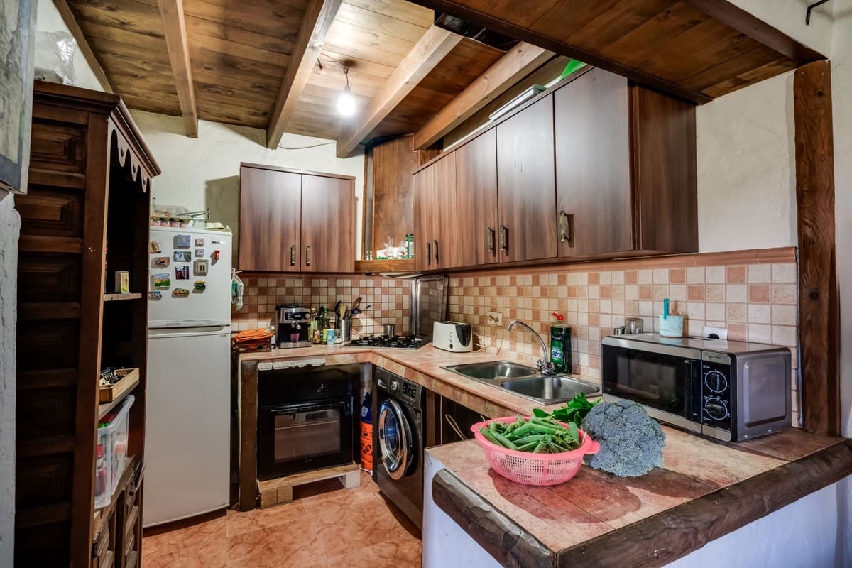 8 bedroom Finca/Country House for sale in Monda - € 429,990 (Ref: 9380642)