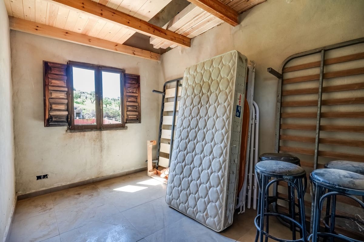 8 bedroom Finca/Country House for sale in Monda - € 429,990 (Ref: 9380642)