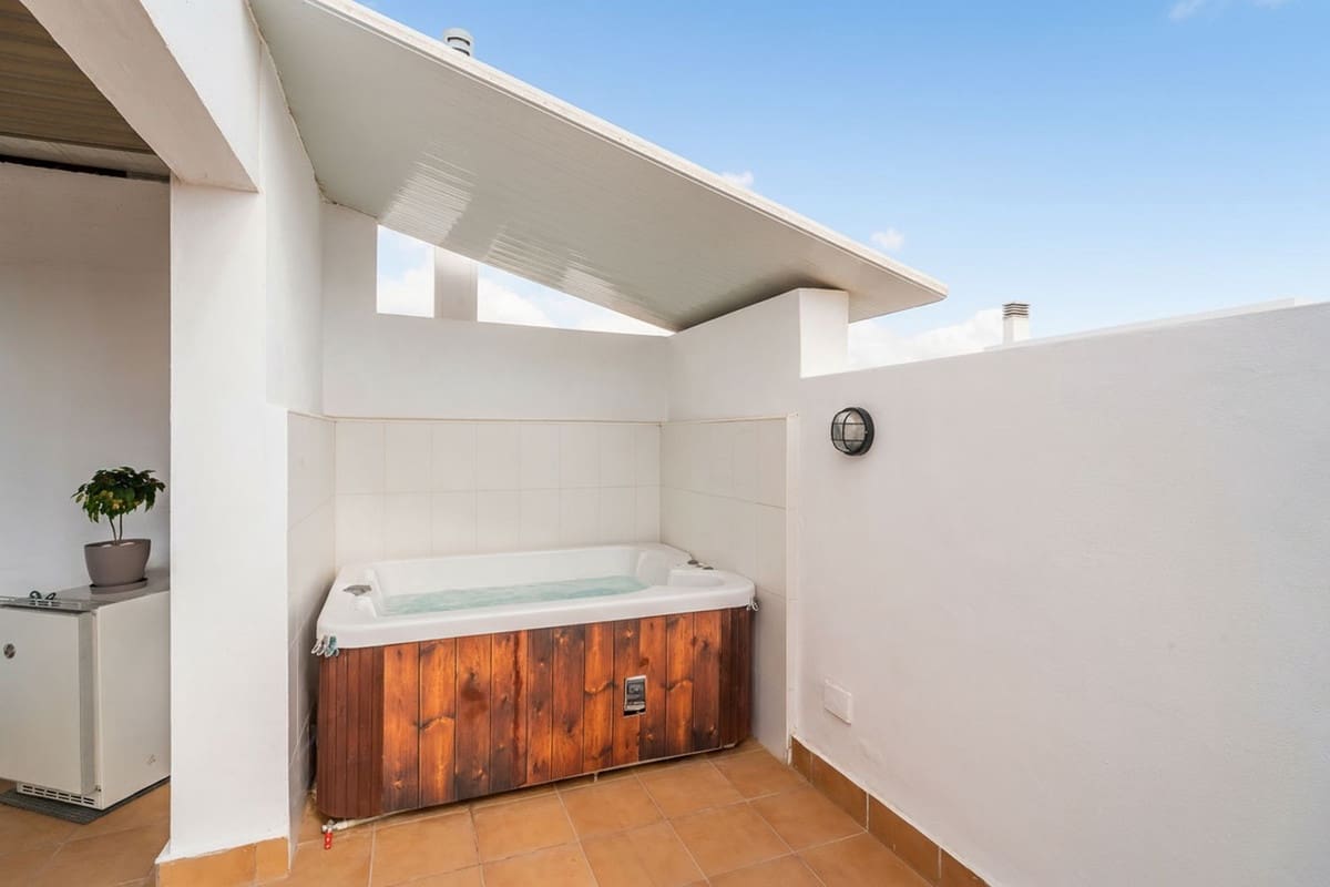 2 bedroom Penthouse for sale in La Cala de Mijas - € 357,000 (Ref: 9380645)