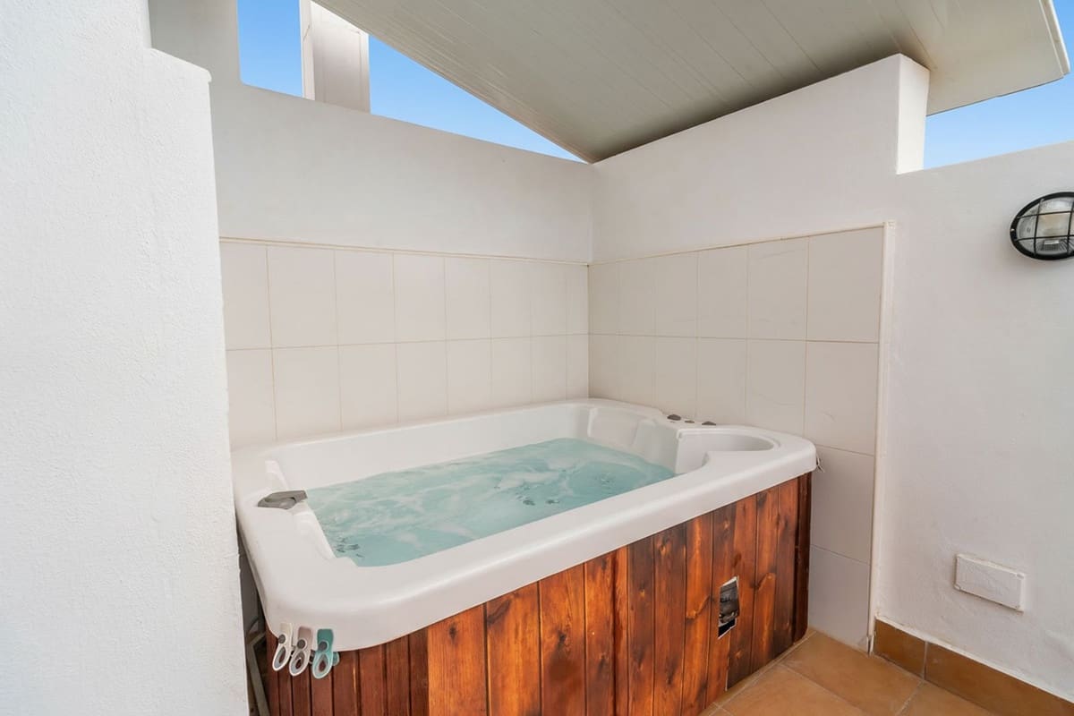 2 bedroom Penthouse for sale in La Cala de Mijas - € 357,000 (Ref: 9380645)