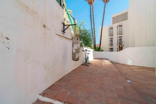 2 bedroom Apartment for sale in Castillo Sohail, Fuengirola - € 265,000 (Ref: 9380649)