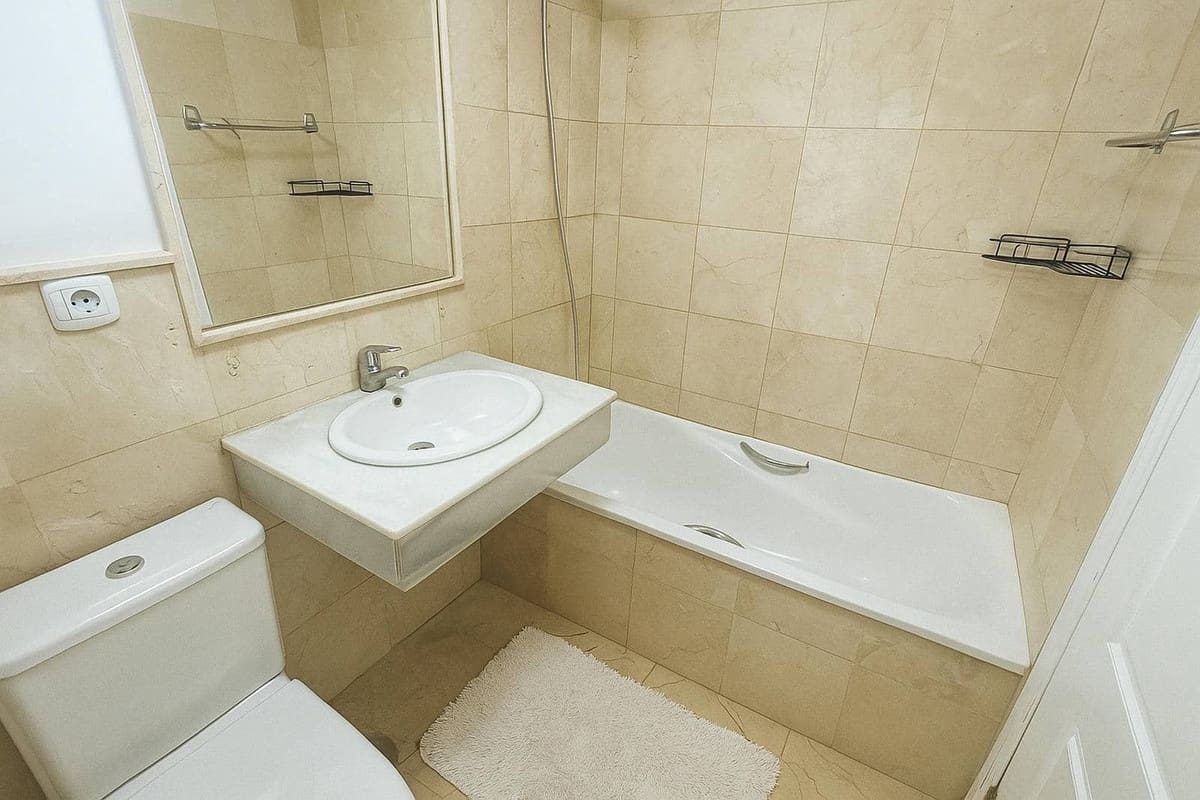 2 makuuhuone Huoneisto myytävänä paikassa La Duquesa / Puerto de la Duquesa - 245 000 € (Ref: 9380661)