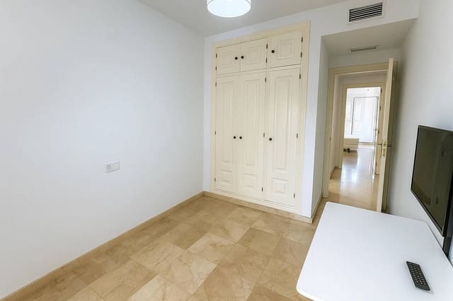 2 makuuhuone Huoneisto myytävänä paikassa La Duquesa / Puerto de la Duquesa, Manilva - 245 000 € (Ref: 9380661)