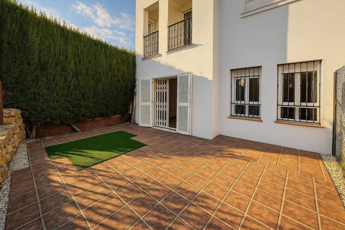 2 makuuhuone Huoneisto myytävänä paikassa La Duquesa / Puerto de la Duquesa - 245 000 € (Ref: 9380661)