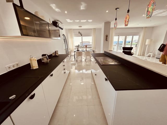 4 quarto Moradia para venda em La Duquesa / Puerto de la Duquesa, Manilva - 1 100 000 € (Ref: 9380665)