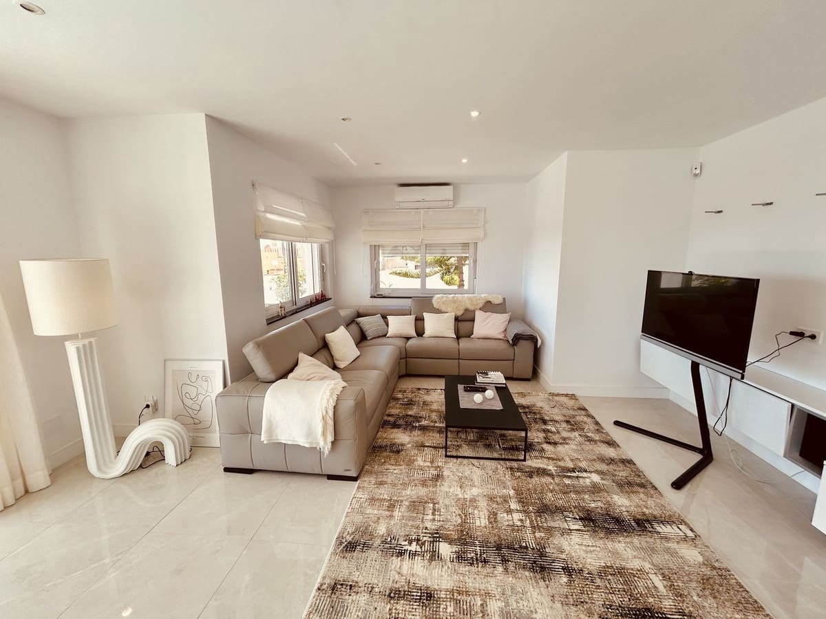 4 sypialnia Willa na sprzedaż w La Duquesa / Puerto de la Duquesa - 1 100 000 € (Ref: 9380665)