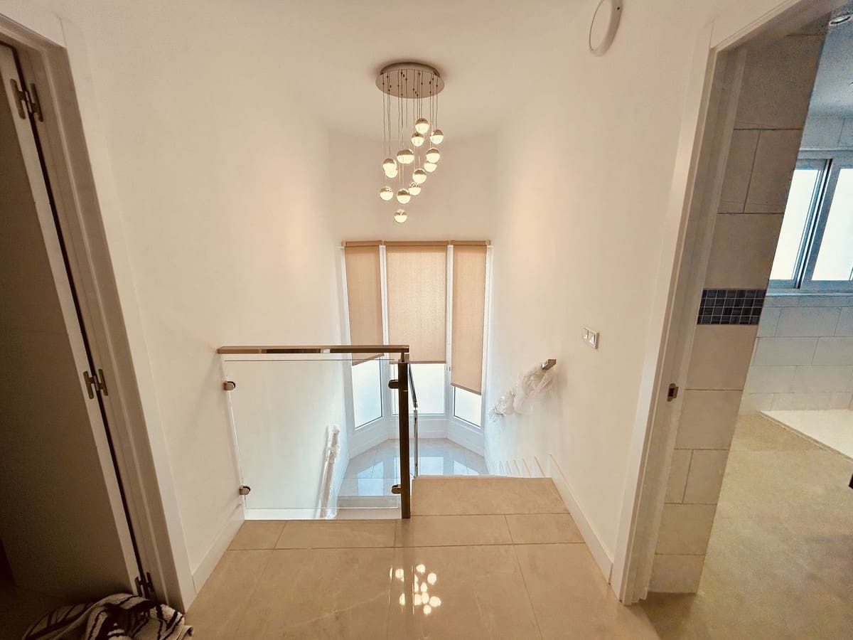 4 sypialnia Willa na sprzedaż w La Duquesa / Puerto de la Duquesa - 1 100 000 € (Ref: 9380665)