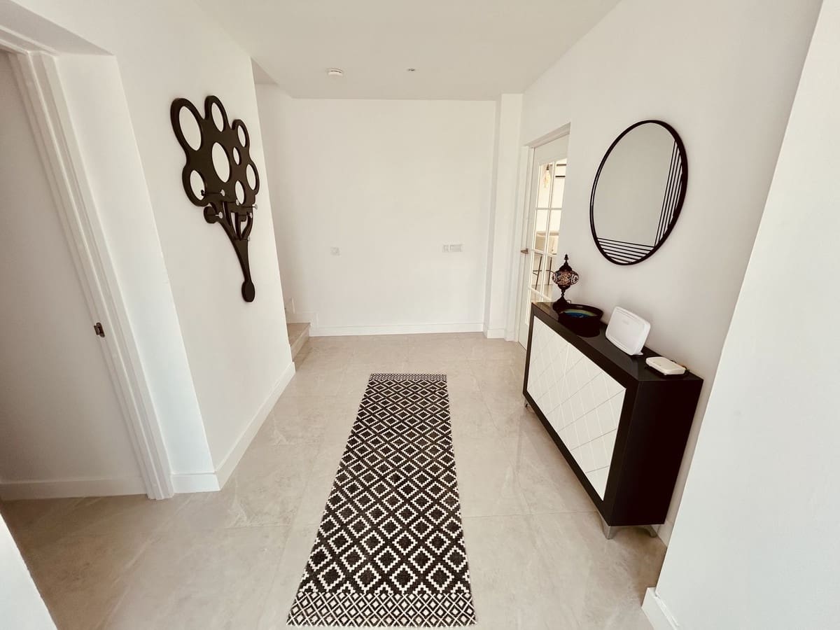 4 sypialnia Willa na sprzedaż w La Duquesa / Puerto de la Duquesa - 1 100 000 € (Ref: 9380665)