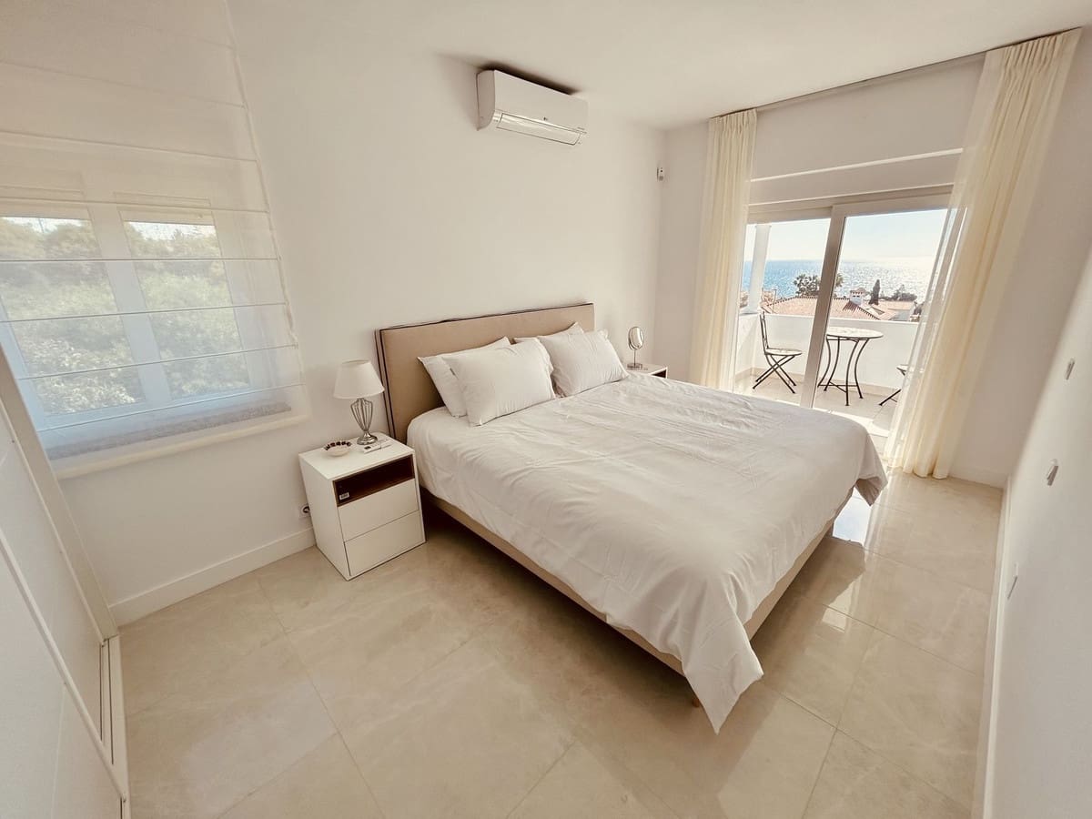 4 sypialnia Willa na sprzedaż w La Duquesa / Puerto de la Duquesa - 1 100 000 € (Ref: 9380665)