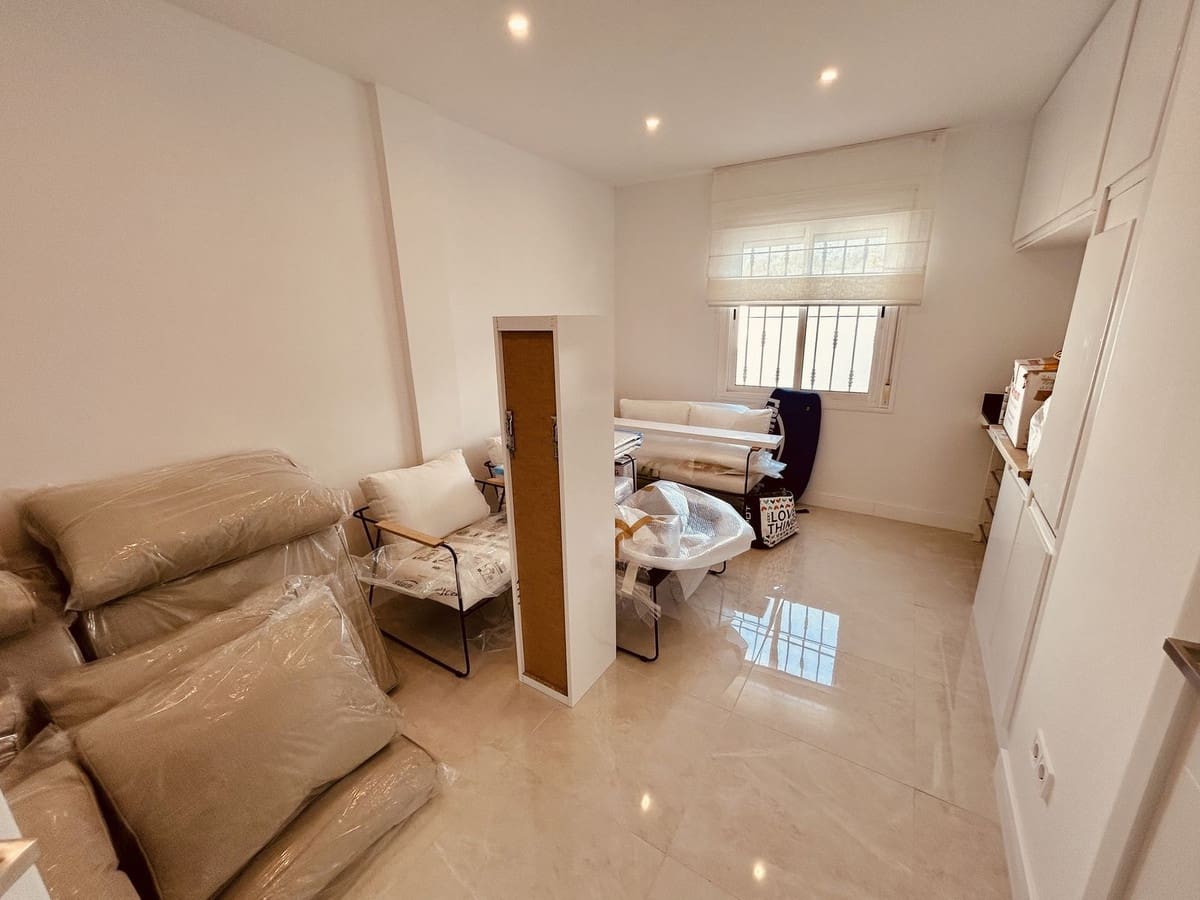 4 sypialnia Willa na sprzedaż w La Duquesa / Puerto de la Duquesa - 1 100 000 € (Ref: 9380665)