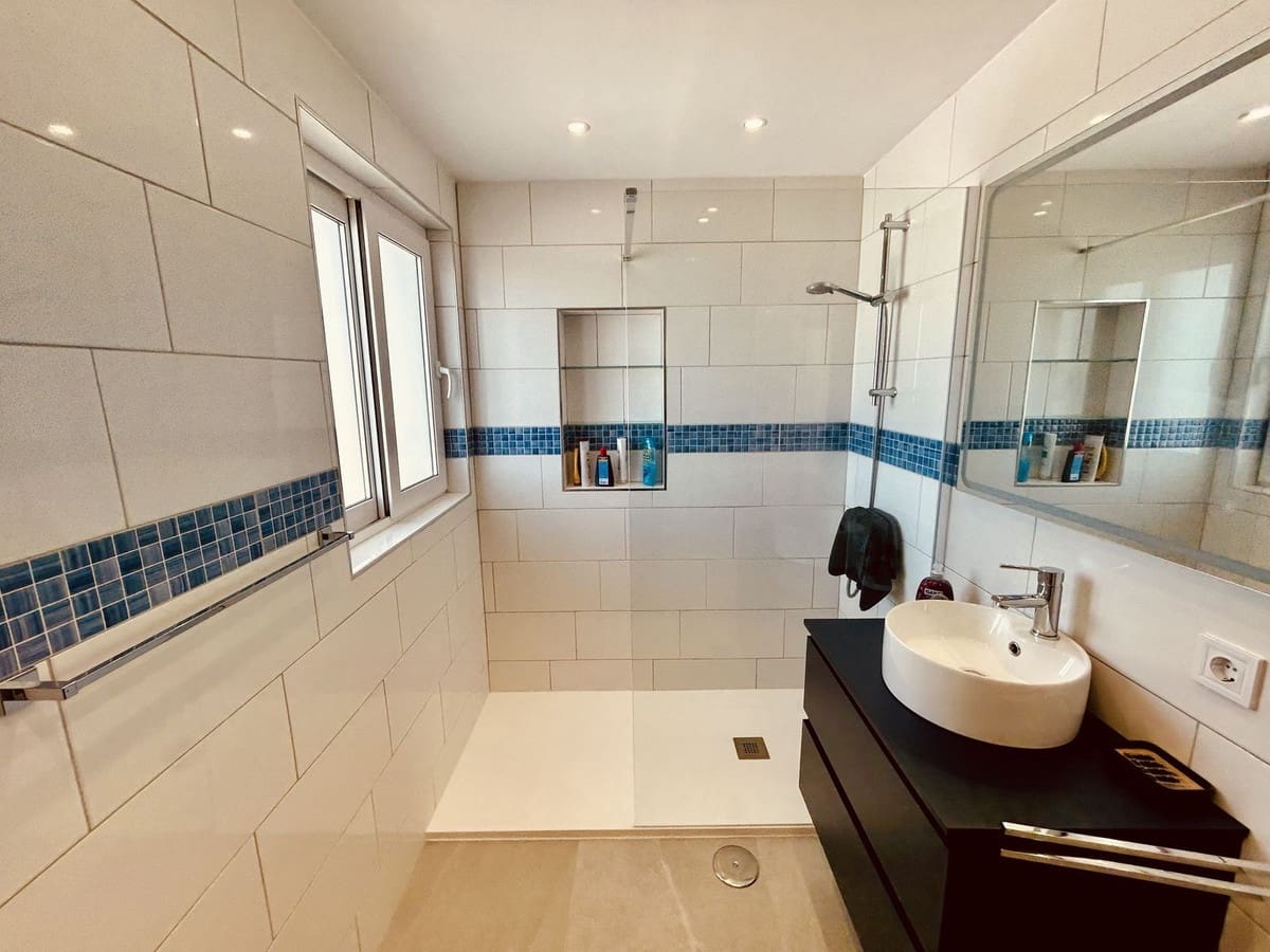 4 sypialnia Willa na sprzedaż w La Duquesa / Puerto de la Duquesa - 1 100 000 € (Ref: 9380665)