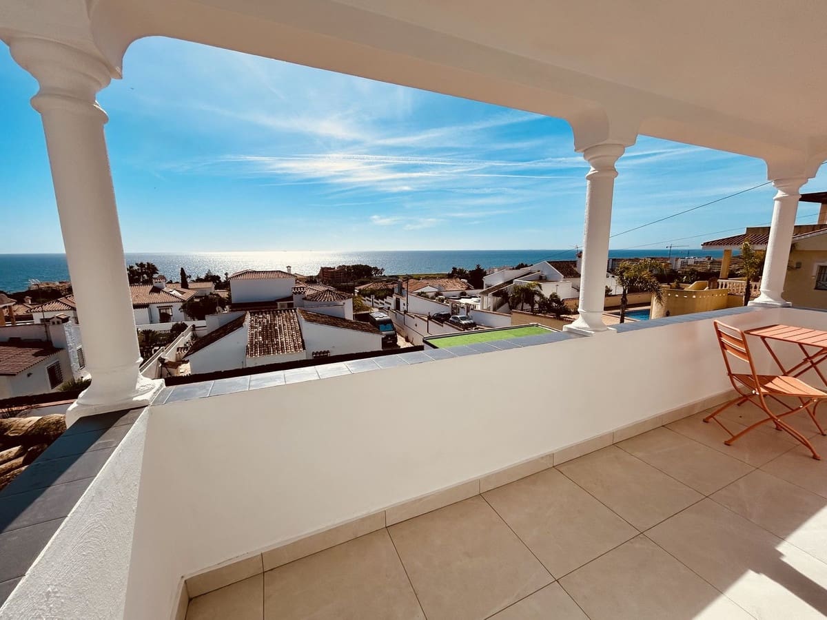 4 sypialnia Willa na sprzedaż w La Duquesa / Puerto de la Duquesa - 1 100 000 € (Ref: 9380665)