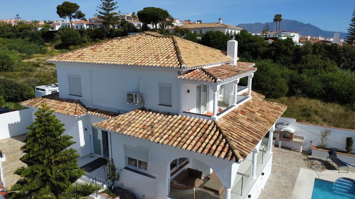 4 sypialnia Willa na sprzedaż w La Duquesa / Puerto de la Duquesa - 1 100 000 € (Ref: 9380665)