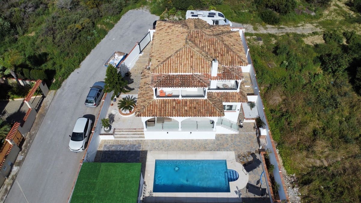 4 sypialnia Willa na sprzedaż w La Duquesa / Puerto de la Duquesa - 1 100 000 € (Ref: 9380665)