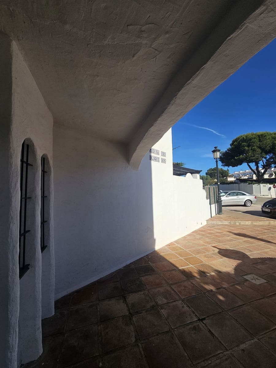 Apartamento de 2 habitaciones en Calahonda en venta - 351.500 € (Ref: 9380671)