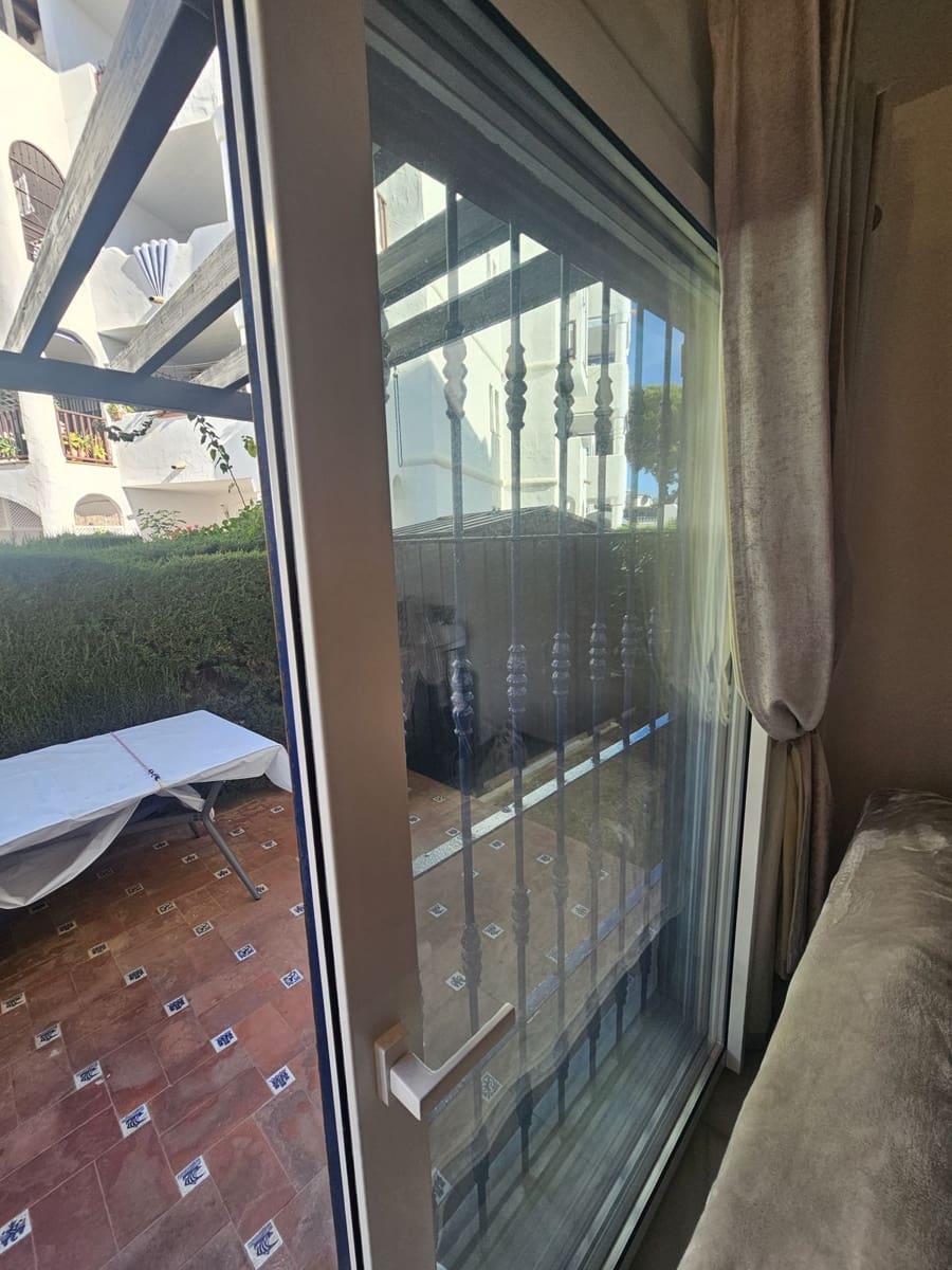 Apartamento de 2 habitaciones en Calahonda en venta - 351.500 € (Ref: 9380671)