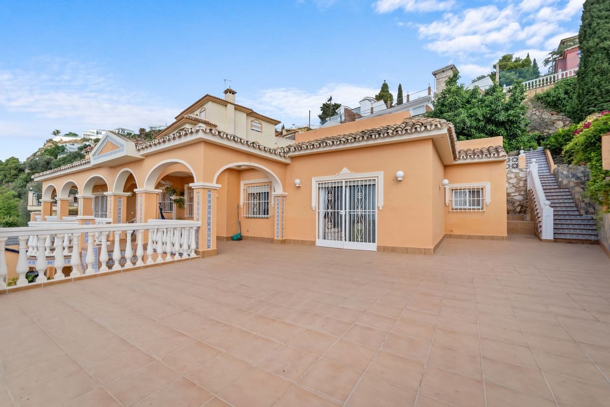4 bedroom Villa for sale in Benalmadena - € 1,095,000 (Ref: 9380692)
