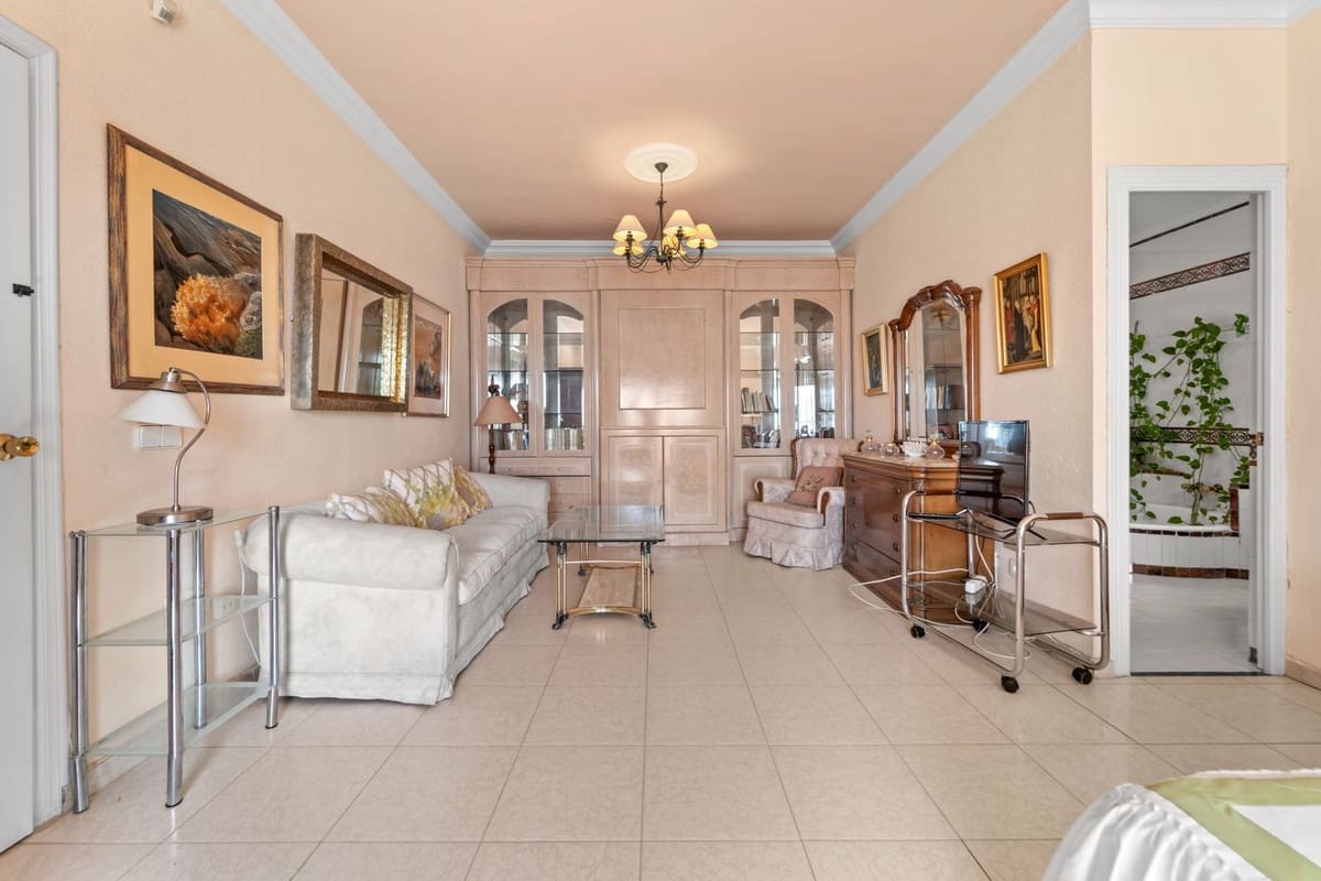 4 bedroom Villa for sale in Benalmadena - € 1,095,000 (Ref: 9380692)