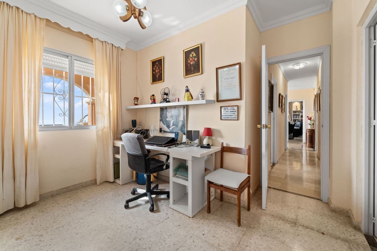 4 bedroom Villa for sale in Benalmadena - € 1,095,000 (Ref: 9380692)