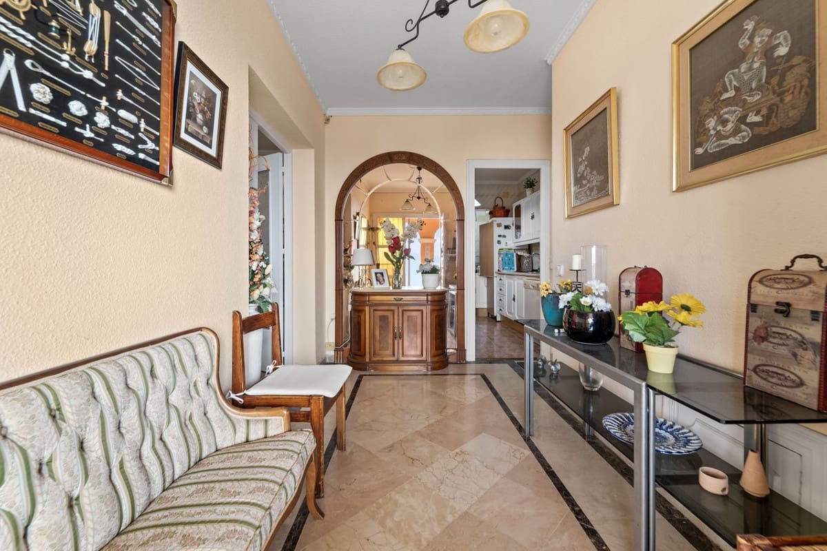 4 bedroom Villa for sale in Benalmadena - € 1,095,000 (Ref: 9380692)