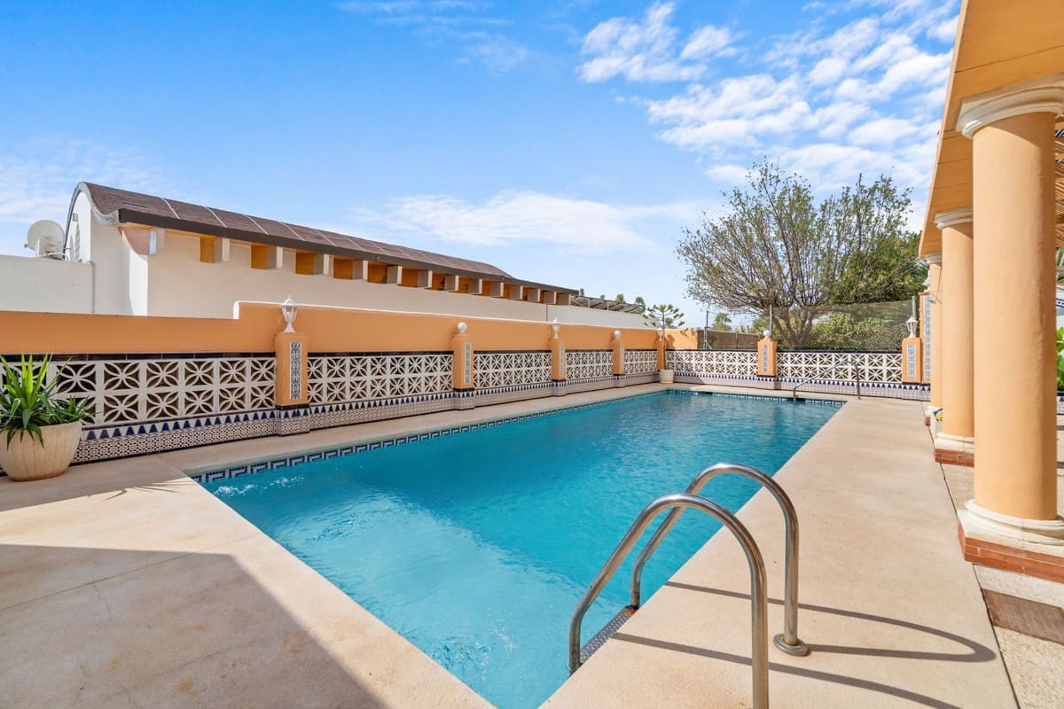 4 bedroom Villa for sale in Benalmadena - € 1,095,000 (Ref: 9380692)