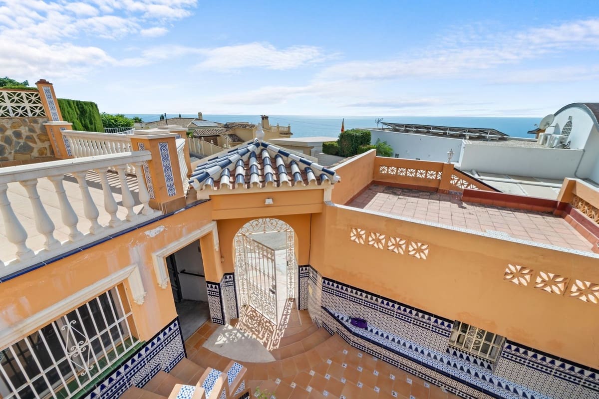 4 bedroom Villa for sale in Benalmadena - € 1,095,000 (Ref: 9380692)