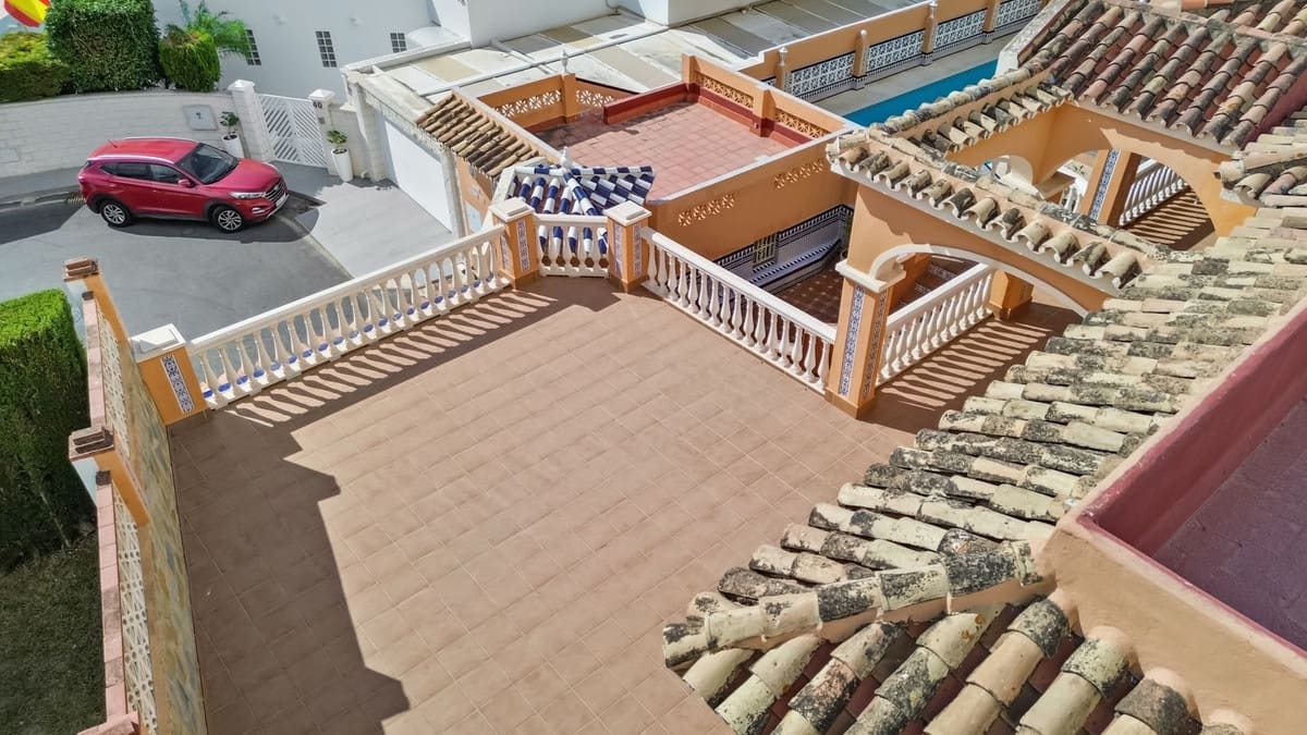 4 bedroom Villa for sale in Benalmadena - € 1,095,000 (Ref: 9380692)