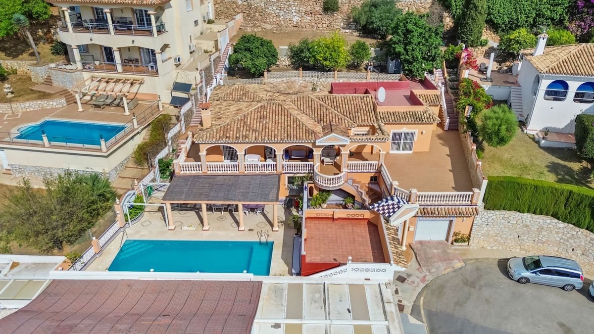 4 bedroom Villa for sale in Benalmadena - € 1,095,000 (Ref: 9380692)