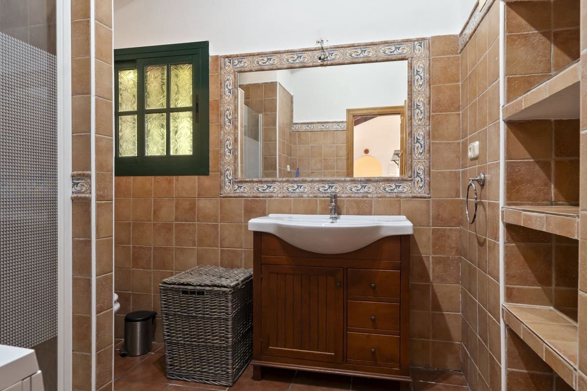 5 bedroom Villa for sale in Mijas - € 1,195,000 (Ref: 9380697)