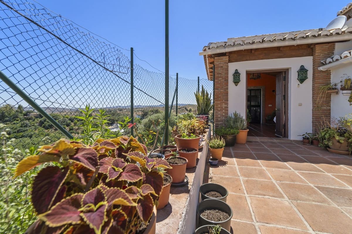 5 bedroom Villa for sale in Mijas - € 1,195,000 (Ref: 9380697)