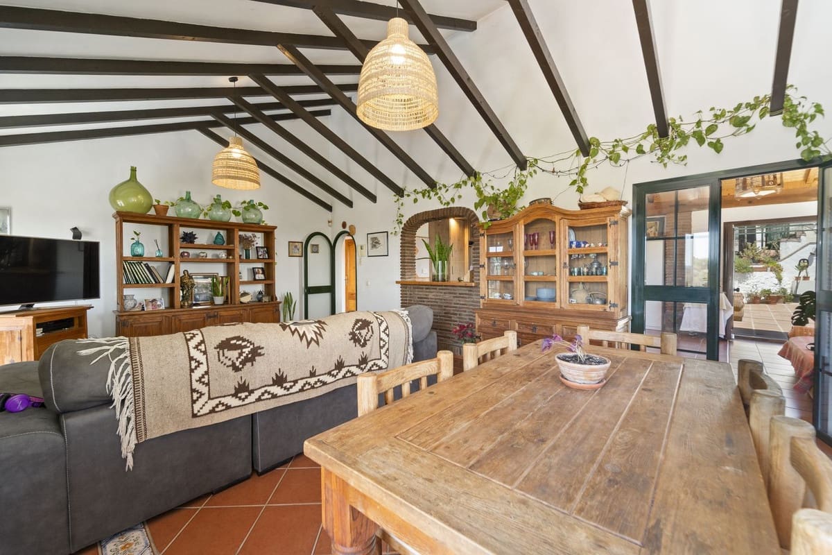 5 bedroom Villa for sale in Mijas - € 1,195,000 (Ref: 9380697)