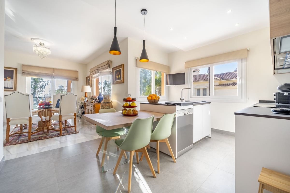 4 slaapkamer Villa te koop in Malaga stad - € 1.280.000 (Ref: 9380700)