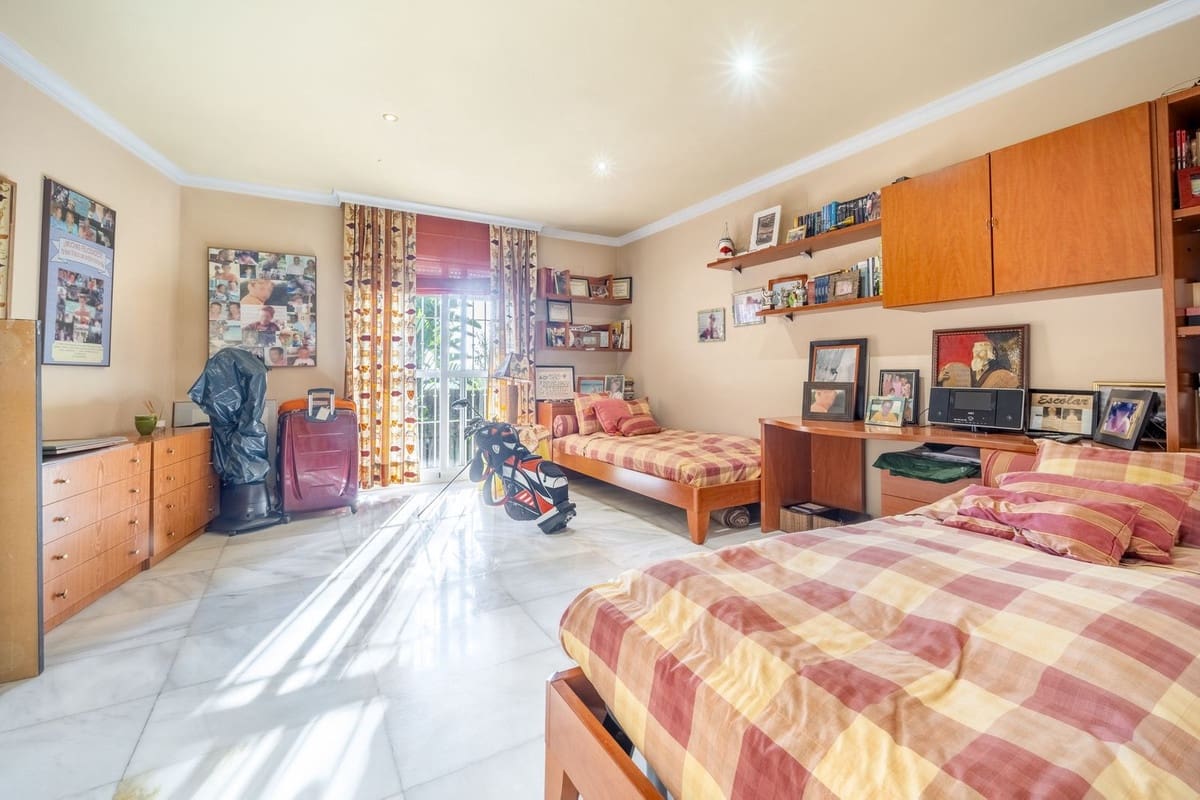 4 slaapkamer Villa te koop in Malaga stad - € 1.280.000 (Ref: 9380700)