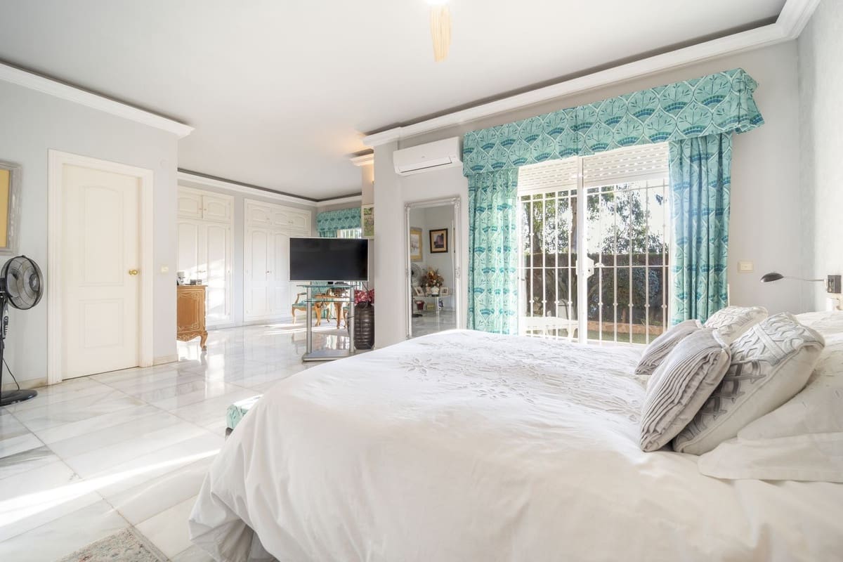 4 slaapkamer Villa te koop in Malaga stad - € 1.280.000 (Ref: 9380700)