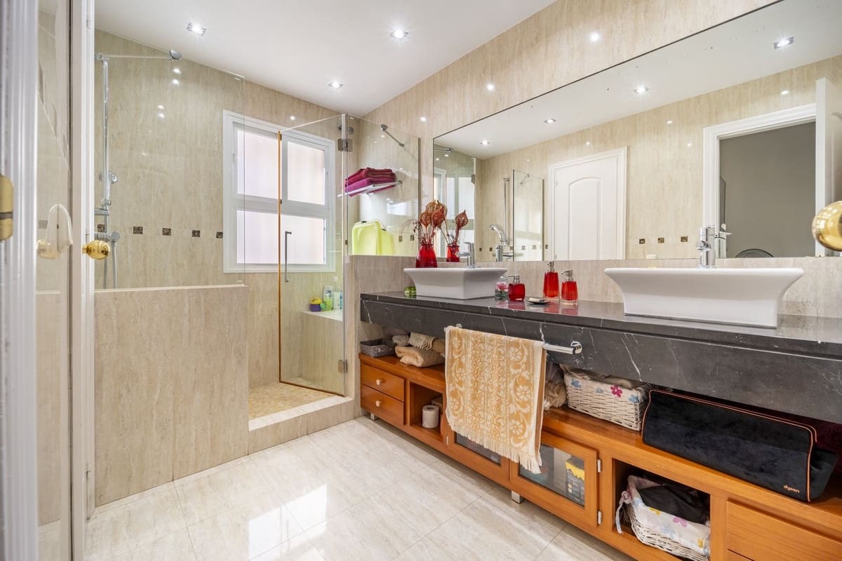 4 slaapkamer Villa te koop in Malaga stad - € 1.280.000 (Ref: 9380700)