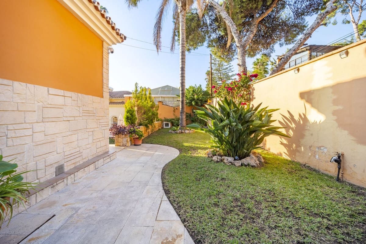 4 slaapkamer Villa te koop in Malaga stad - € 1.280.000 (Ref: 9380700)