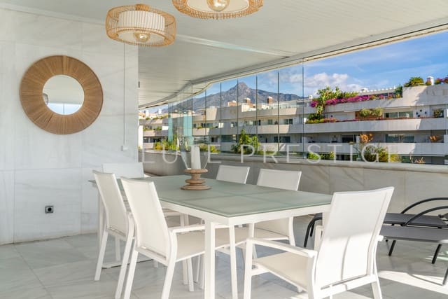 3 bedroom Apartment for sale in Puerto Banus, Marbella - € 2,500,000 (Ref: 9380705)