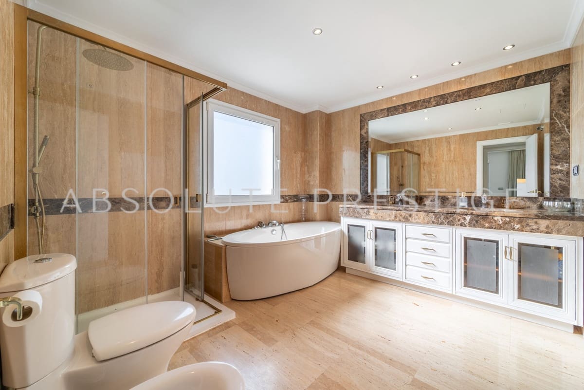 3 quarto Apartamento para venda em Puerto Banus - 2 500 000 € (Ref: 9380705)