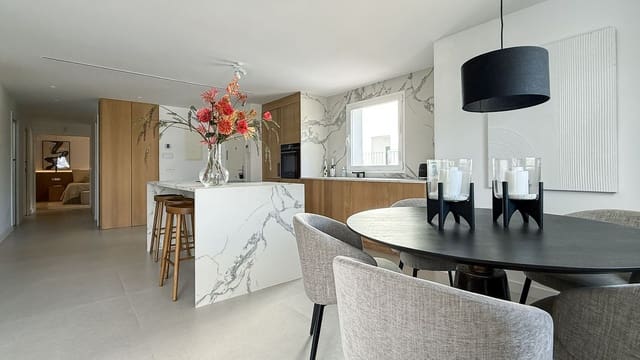 3 quarto Penthouse para venda em Puerto Banus, Marbella - 1 250 000 € (Ref: 9380708)