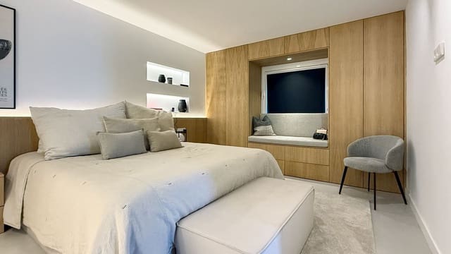 3 quarto Penthouse para venda em Puerto Banus, Marbella - 1 250 000 € (Ref: 9380708)