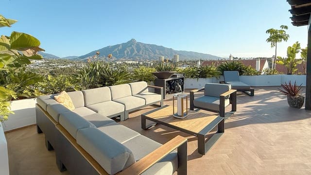 3 quarto Penthouse para venda em Puerto Banus, Marbella - 1 250 000 € (Ref: 9380708)