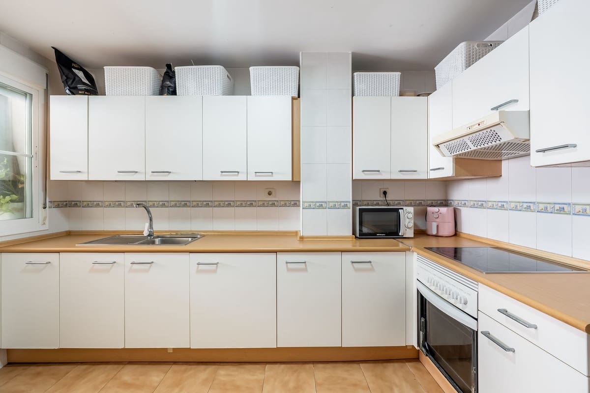 Ático de 3 habitaciones en Estepona en venta - 545.000 € (Ref: 9383552)