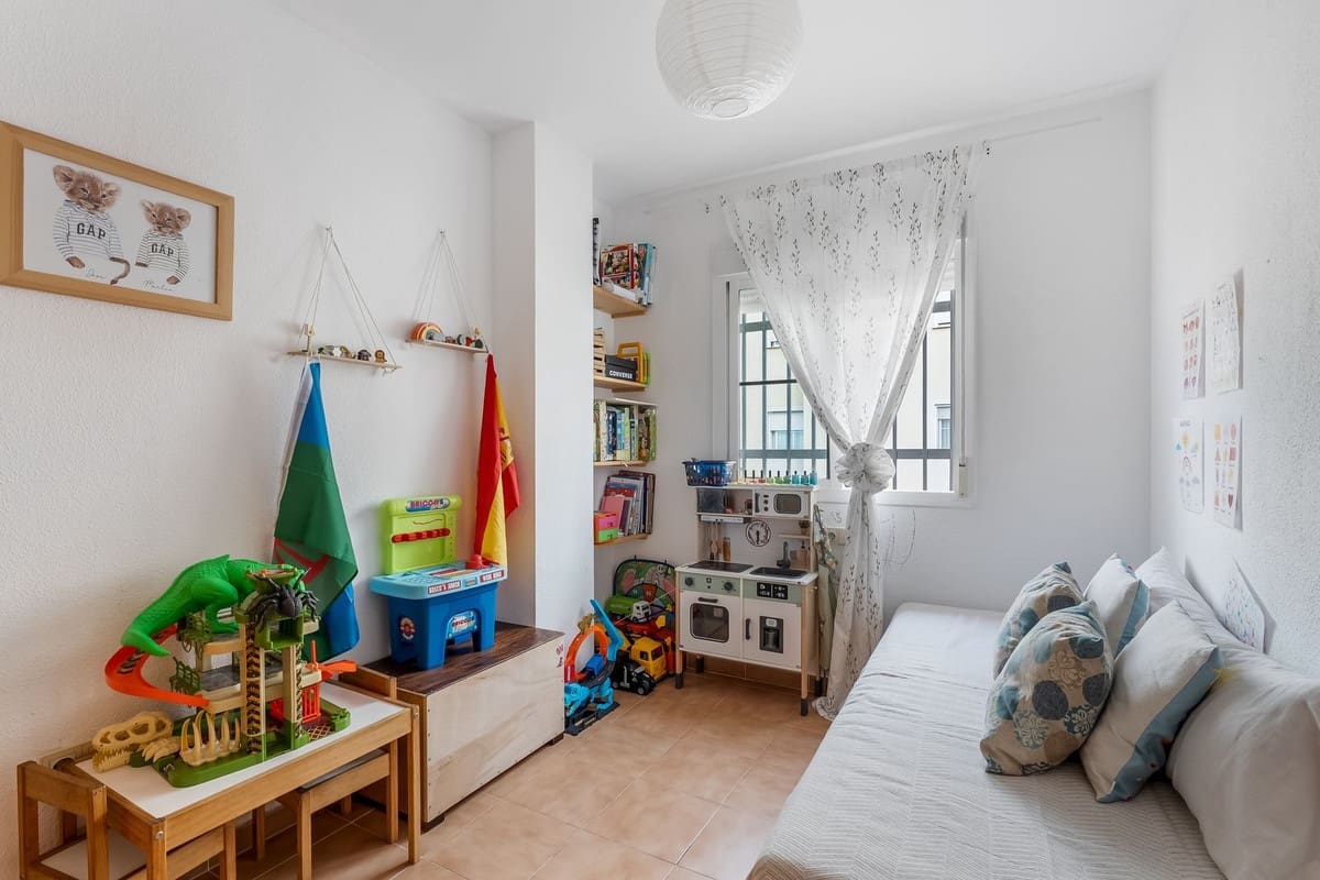 Ático de 3 habitaciones en Estepona en venta - 545.000 € (Ref: 9383552)