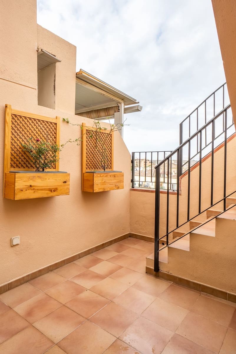 Ático de 3 habitaciones en Estepona en venta - 545.000 € (Ref: 9383552)