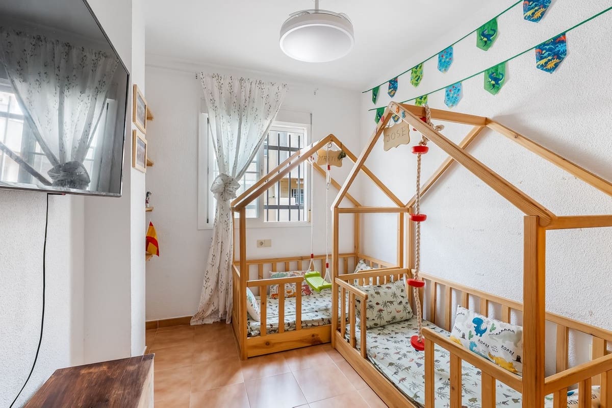 Ático de 3 habitaciones en Estepona en venta - 545.000 € (Ref: 9383552)