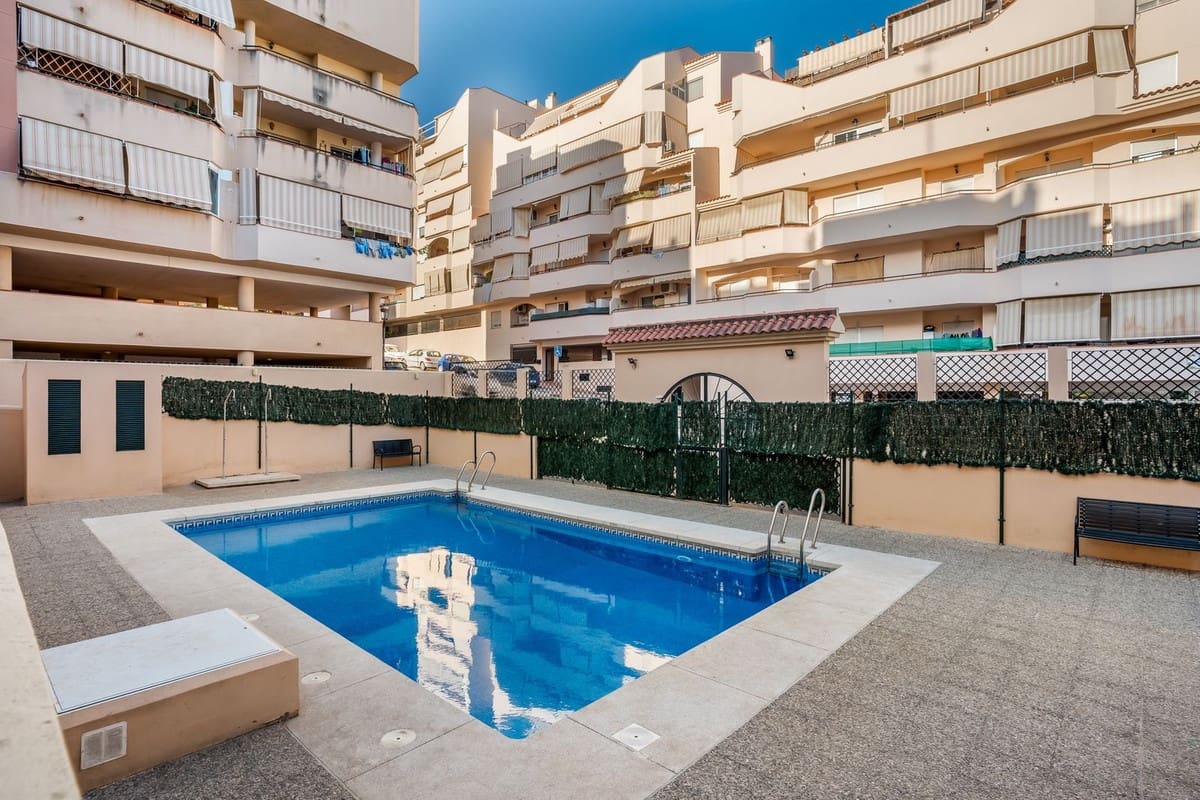 Ático de 3 habitaciones en Estepona en venta - 545.000 € (Ref: 9383552)