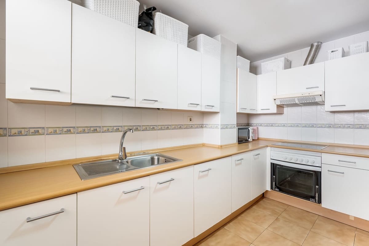 3 soverom Penthouse til salgs i Estepona - € 545 000 (Ref: 9383552)