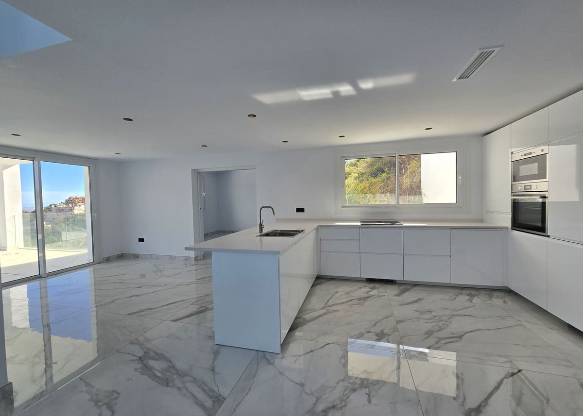 4 makuuhuone Huvila myytävänä paikassa La Mairena - 1 599 000 € (Ref: 9386773)